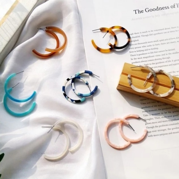 Feather Light Acrylic Hoops Earrings - Picture 2 of 5